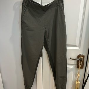 Athleta textured Brooklyn jogger. Size 6
